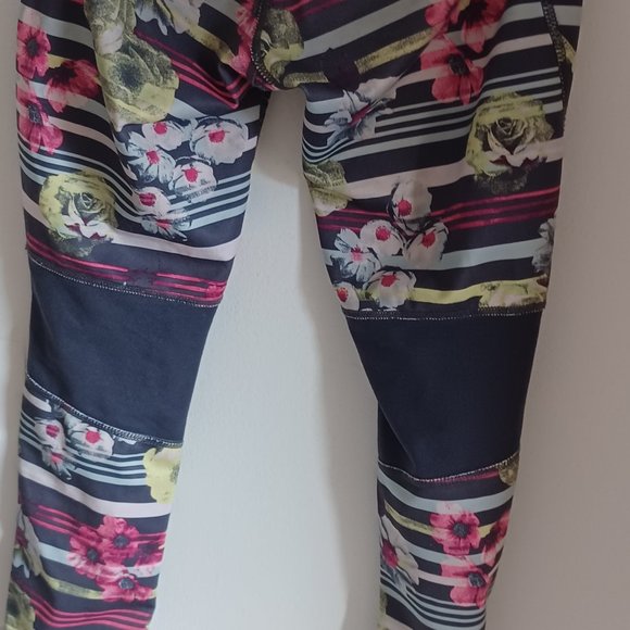 Set of 2 pants: Benetton and Zella girl size small (7-8) - Picture 7 of 10